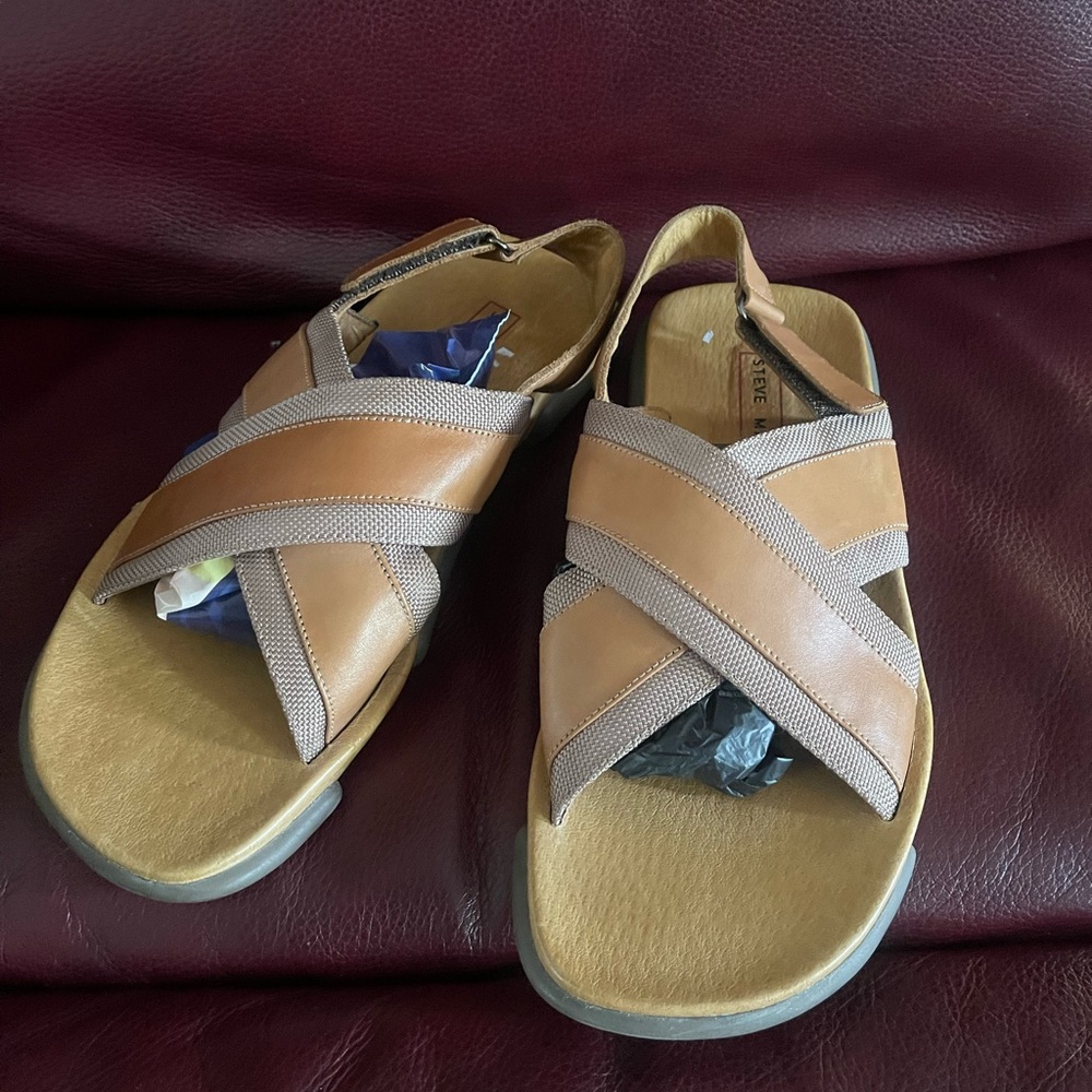 Steve Madden mens pre own quality casual Sandals. Size. 9.